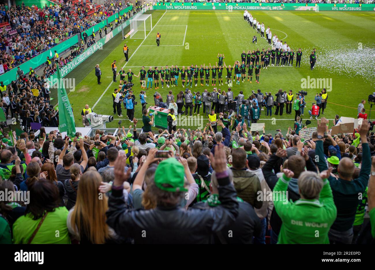 Köln, Allemagne. 18th mai 2023. Der VfL Wolfsburg Fiskalsieger und wird von den fans gefeiert VfL Wolfsburg - SC Freiburg DFB-Pokal Frauen finale 1 Banque D'Images