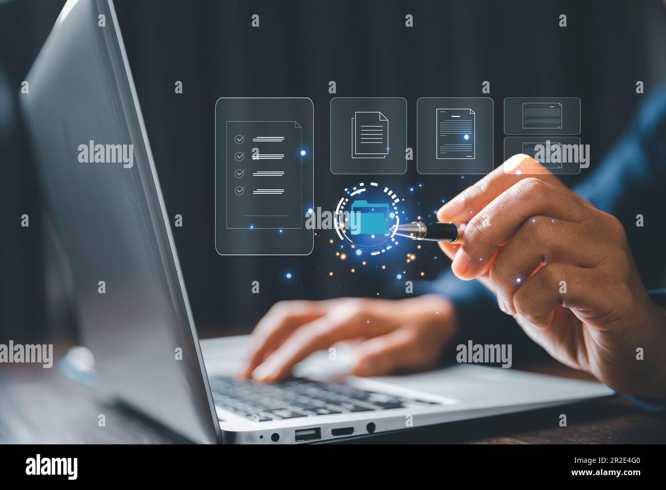 Base de données de documentation en ligne et plate-forme d'automatisation électronique des documents de processus, personnel INFORMATIQUE travaillant avec document Management System, DMS, Corporate bu Banque D'Images Base de données de documentation en ligne et plate-forme d'automatisation électronique des documents de processus, personnel INFORMATIQUE travaillant avec document Management System, DMS, Corporate bu Banque D'Images
