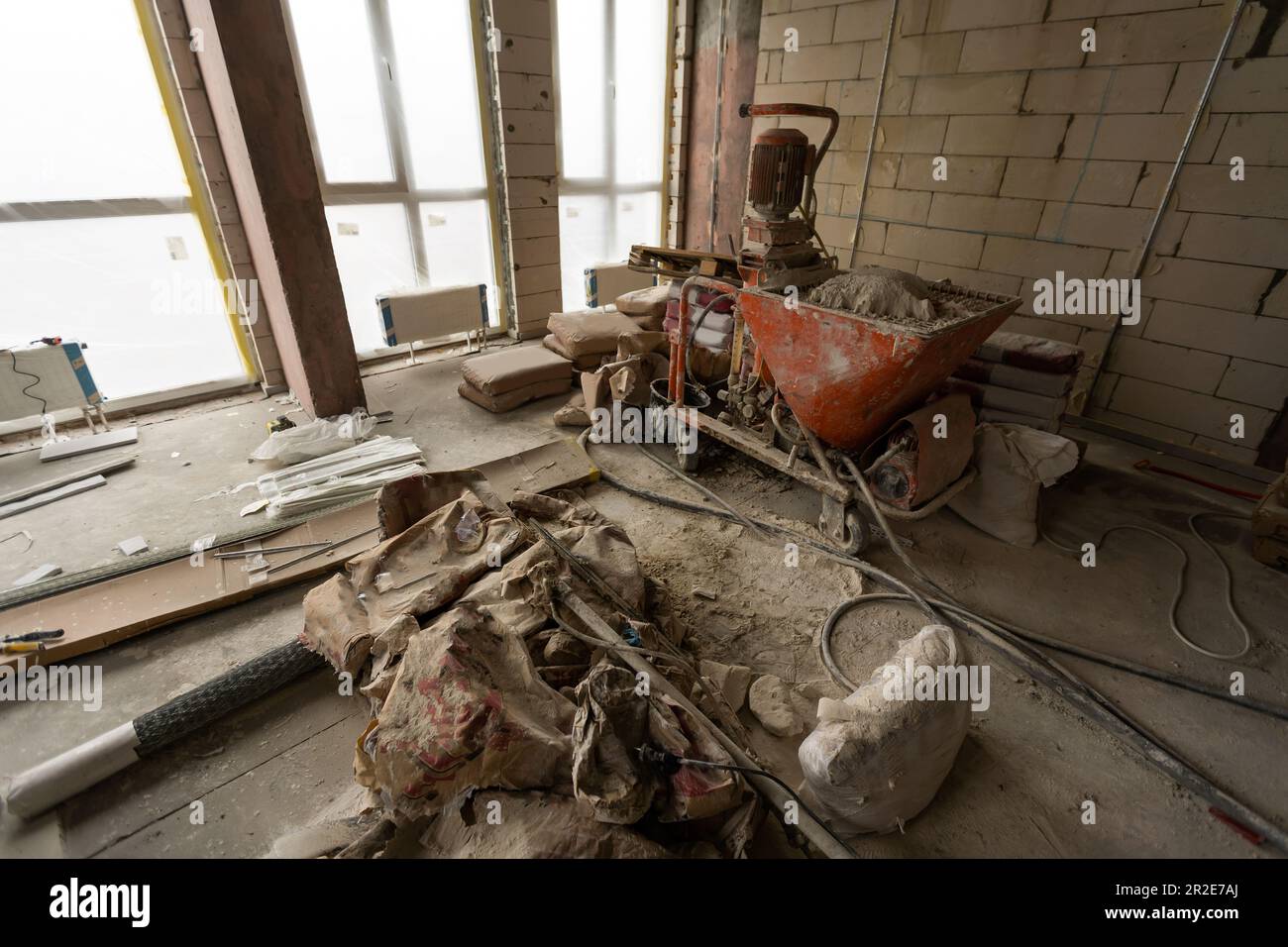 outils pour la réparation d'appartements, les murs de l'appartement sont en construction, remodelage, rénovation, extension, restauration et reconstruction. Banque D'Images