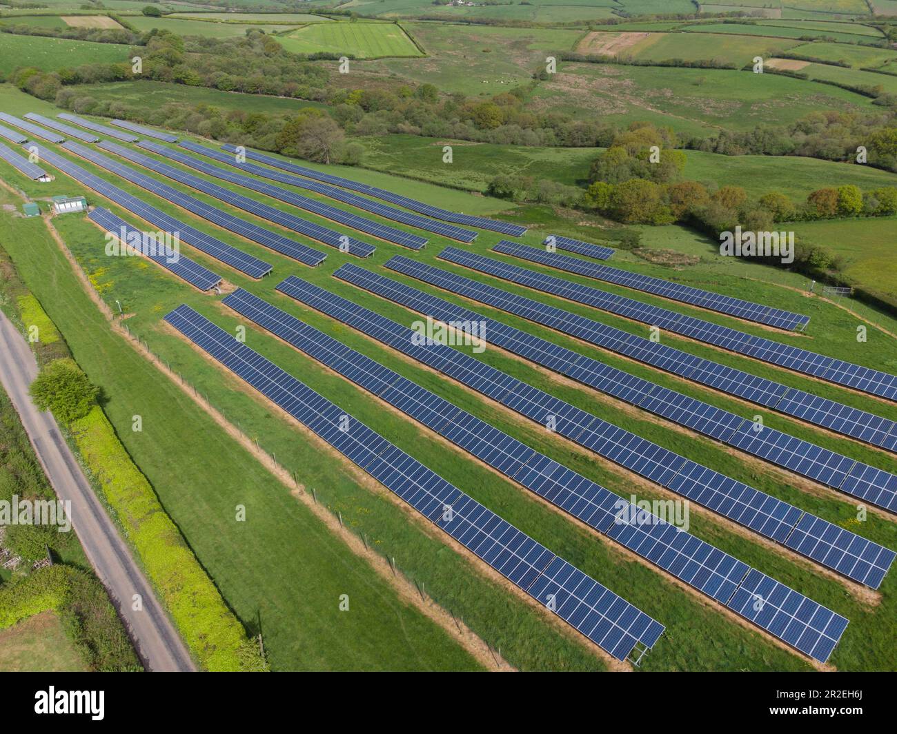 Solar Electric Farm sur la A361 à l'ouest de Tiverton Devon Banque D'Images