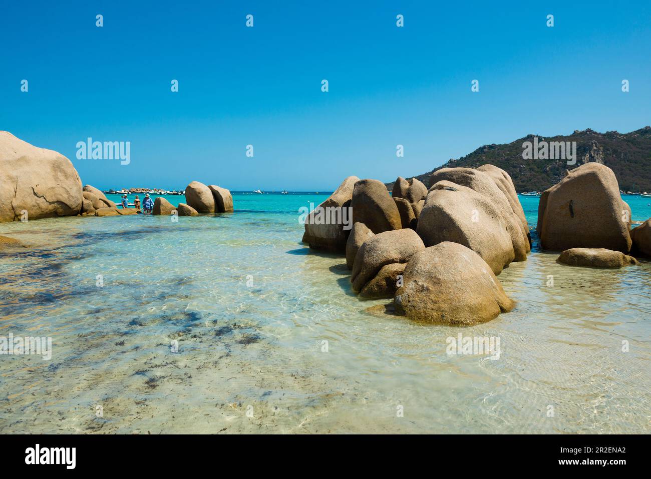 Plage et falaises de granit, Sta-Giulia, Porto Vecchio, Corse-du-Sud, Corse, France Banque D'Images