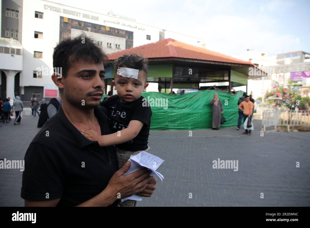 Des blessés et des martyrs ont été amenés à l'hôpital Al-Shifa après avoir été frappés par les frappes aériennes israéliennes lancées dans la ville de Gaza. Palestine. Banque D'Images