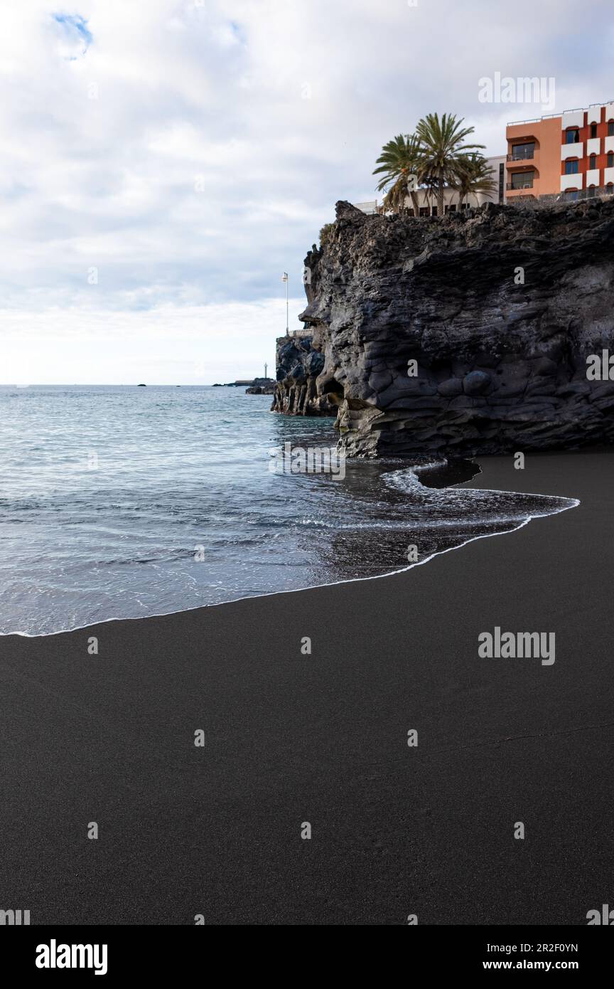 Vue sur la plage et les falaises de Puerto Naos, la Palma, les îles Canaries, l'Espagne, l'Europe Banque D'Images