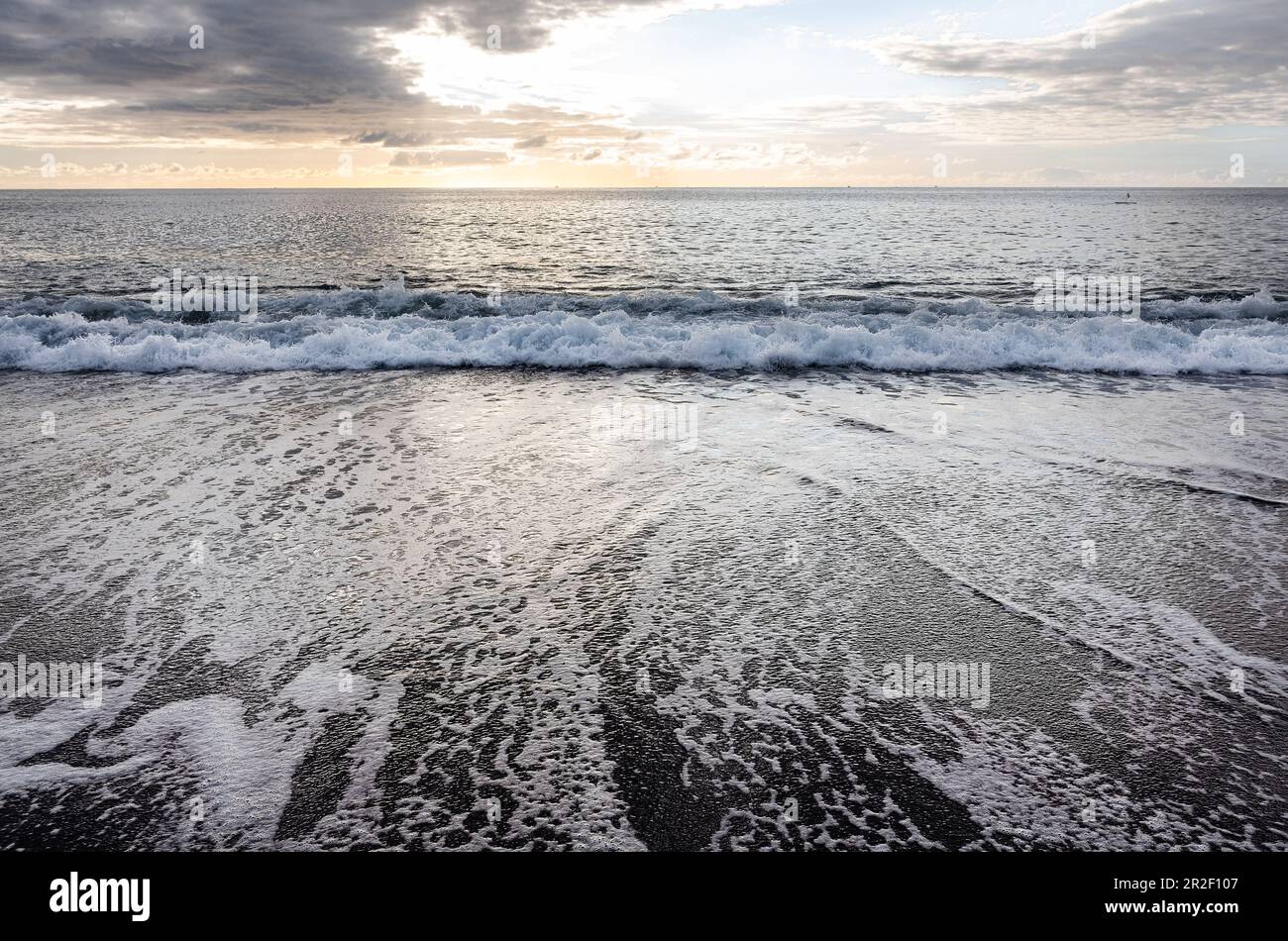 Vue sur l'océan Atlantique depuis la plage de Puerto Naos, la Palma, îles Canaries, Espagne, Europe Banque D'Images
