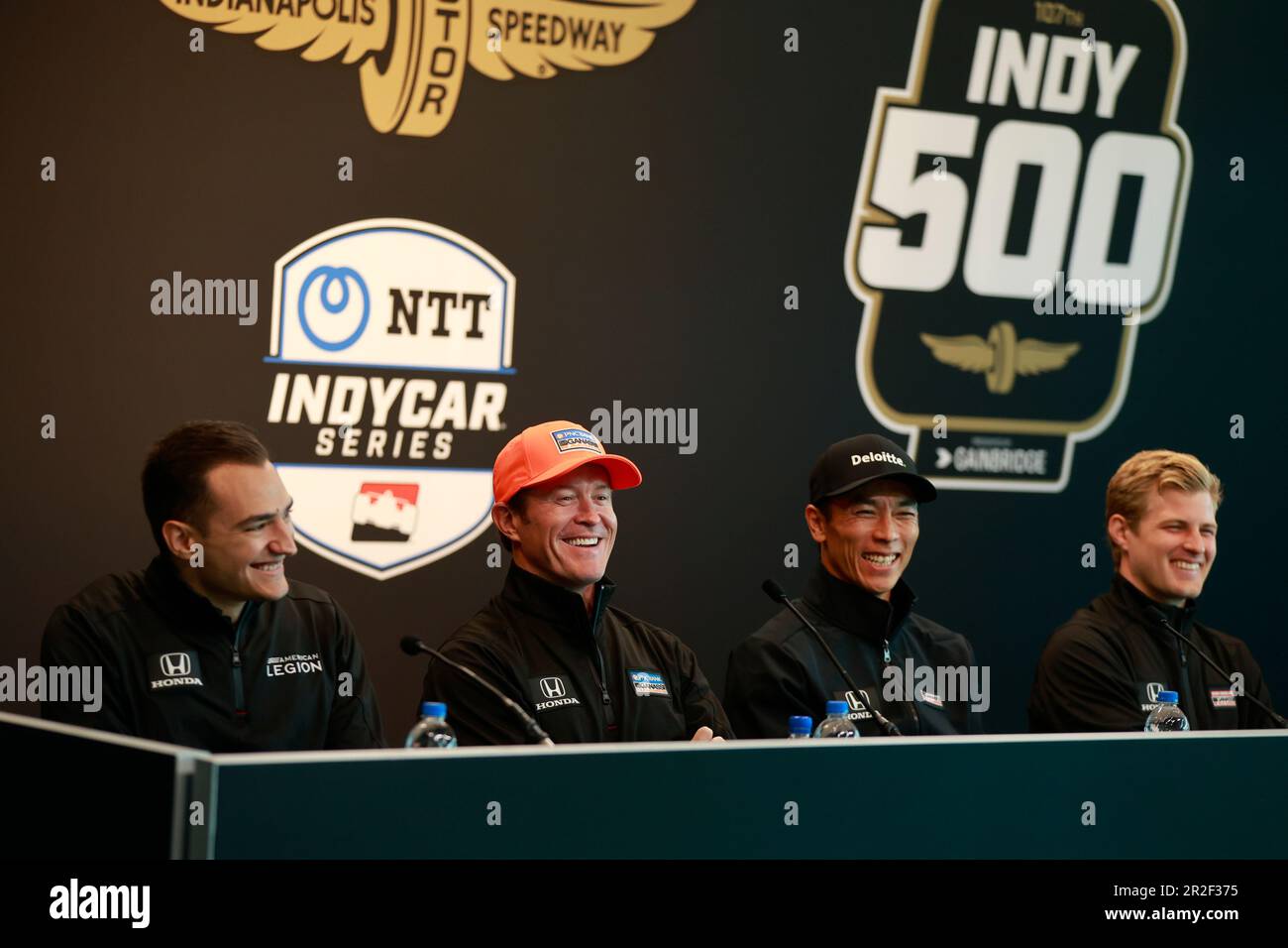 Indianapolis, États-Unis. 19th mai 2023. Marcus Ericsson (8) de Suède et Chip Ganassi Racing, Scott Dixon (9) de Nouvelle-Zélande et Chip Ganassi Racing, Takuma Sato (11) de Chip Ganassi Racing, Et Marcus Ericsson (8) de Suède et Chip Ganassi Racing, assistent à une conférence de presse le vendredi fou avant l'Indy 500 2023 au circuit automobile d'Indianapolis à Indianapolis. (Photo de Jeremy Hogan/SOPA Images/Sipa USA) crédit: SIPA USA/Alay Live News Banque D'Images