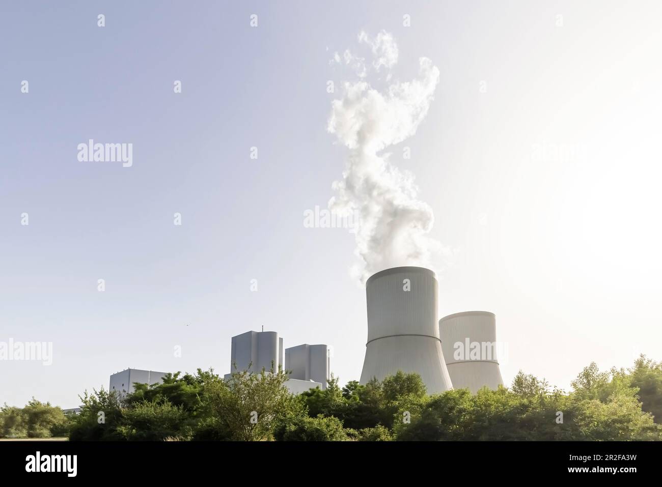 Centrale électrique au lignite Lippendorf avec tour de refroidissement à vapeur, Neukieritzsch, Saxe, Allemagne Banque D'Images