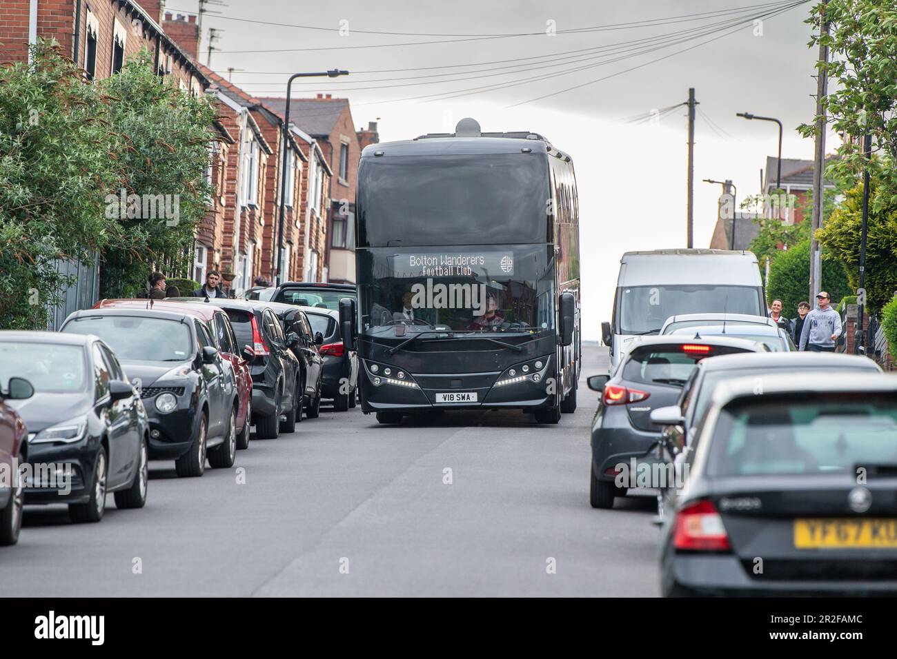 Le Bolton Wanderers Team bus arrive devant le Sky Bet League 1 Play-off match Barnsley vs Bolton Wanderers à Oakwell, Barnsley, Royaume-Uni, 19th mai 2023 (photo par Craig Thomas/News Images) à, le 5/19/2023. (Photo de Craig Thomas/News Images/Sipa USA) crédit: SIPA USA/Alay Live News Banque D'Images