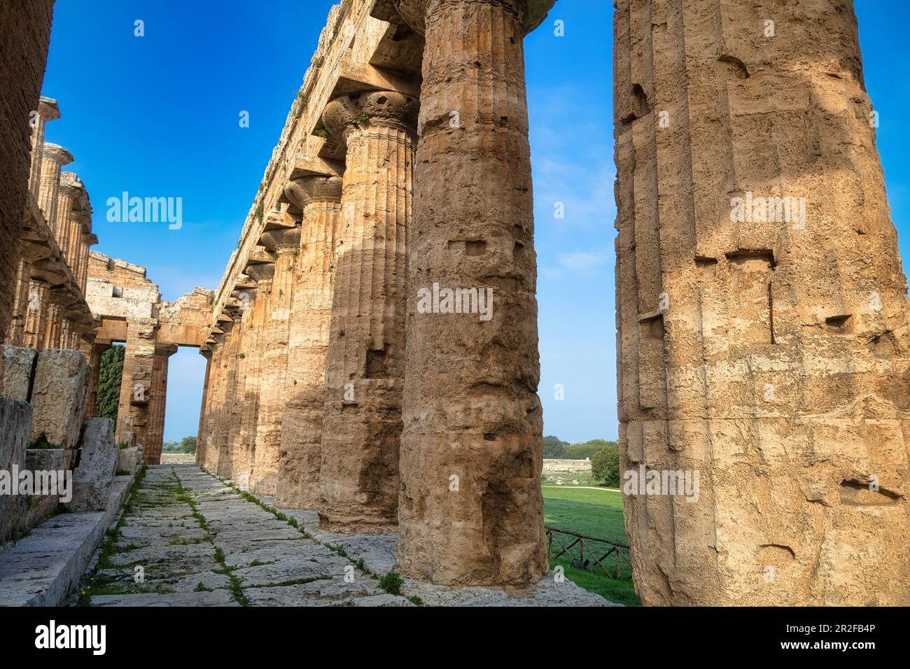 L'ancien temple grec Doric de Hera de Paestum construit en 460-450 av. J.-C. Site archéologique de Paestum, Italie Banque D'Images