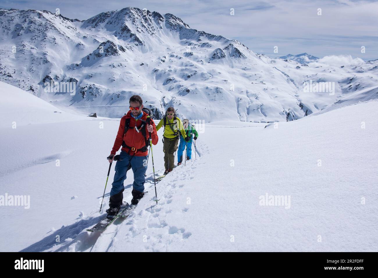 Groupe de amateurs de ski dans les montagnes du Kitzbüheler Alpen Banque D'Images