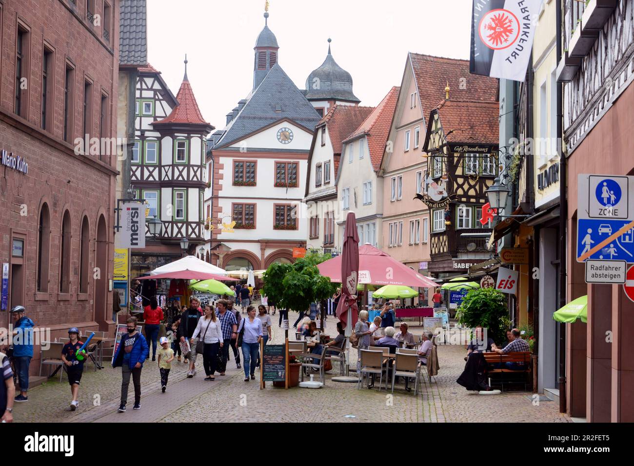 Rathausplatz, rue piétonne, shopping, gens, maisons à colombages, Lohr