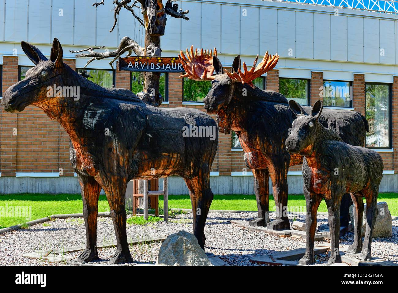 Sculpture faite d'orignaux devant la salle paroissiale d'Arvidsjaur, comté de Norrbotten, Suède Banque D'Images