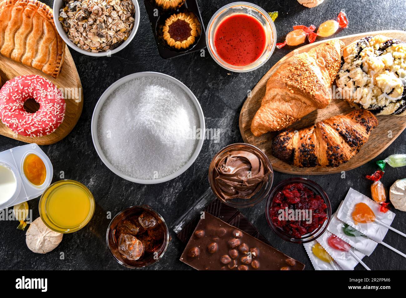 Produits alimentaires contenant une quantité importante de sucre. La nourriture de mauvaise qualité Banque D'Images