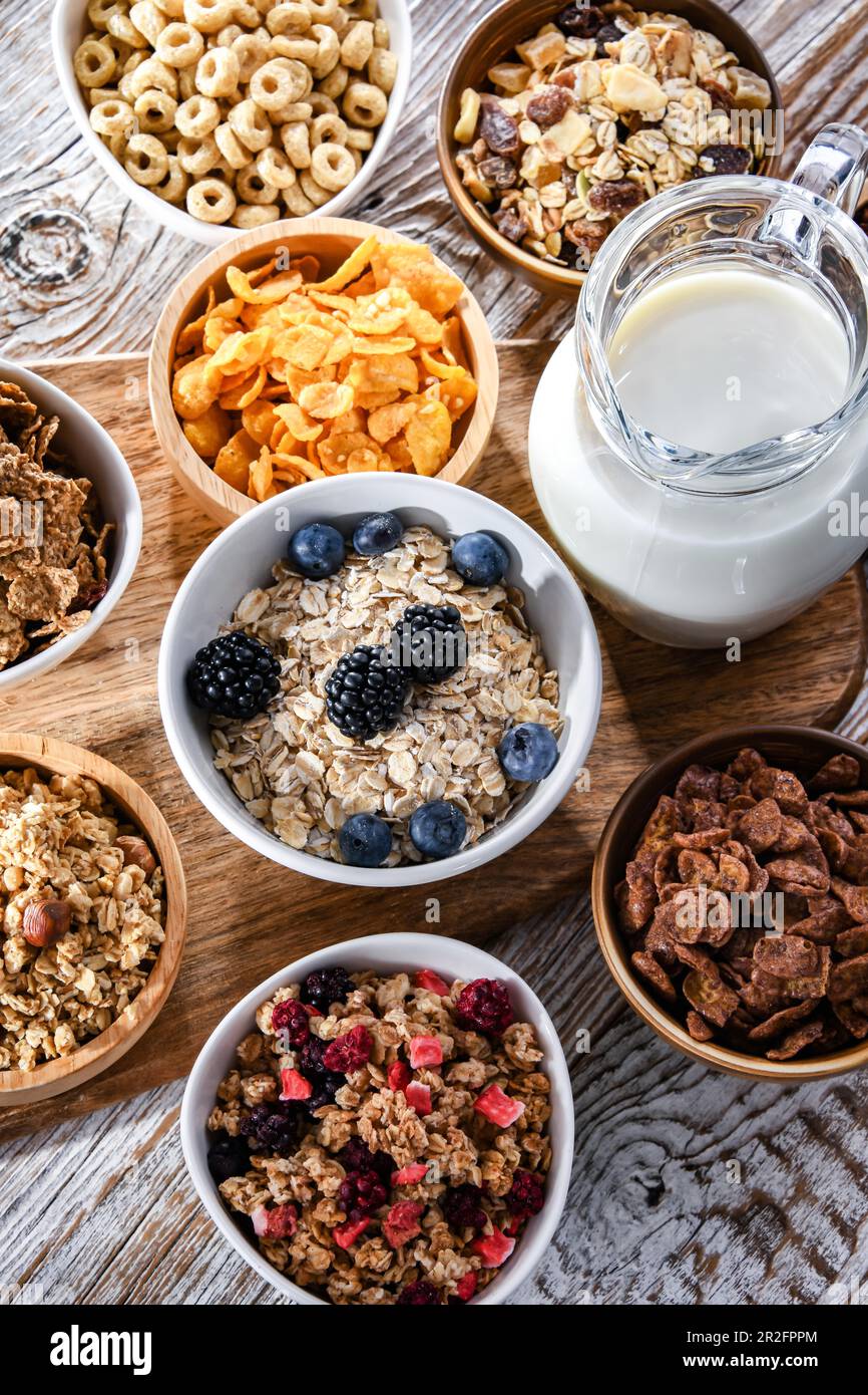 La composition avec différentes sortes de produits de céréales de petit déjeuner Banque D'Images