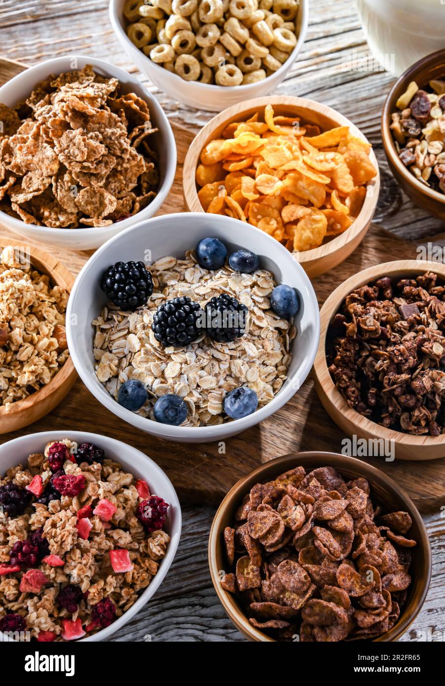 La composition avec différentes sortes de produits de céréales de petit déjeuner Banque D'Images