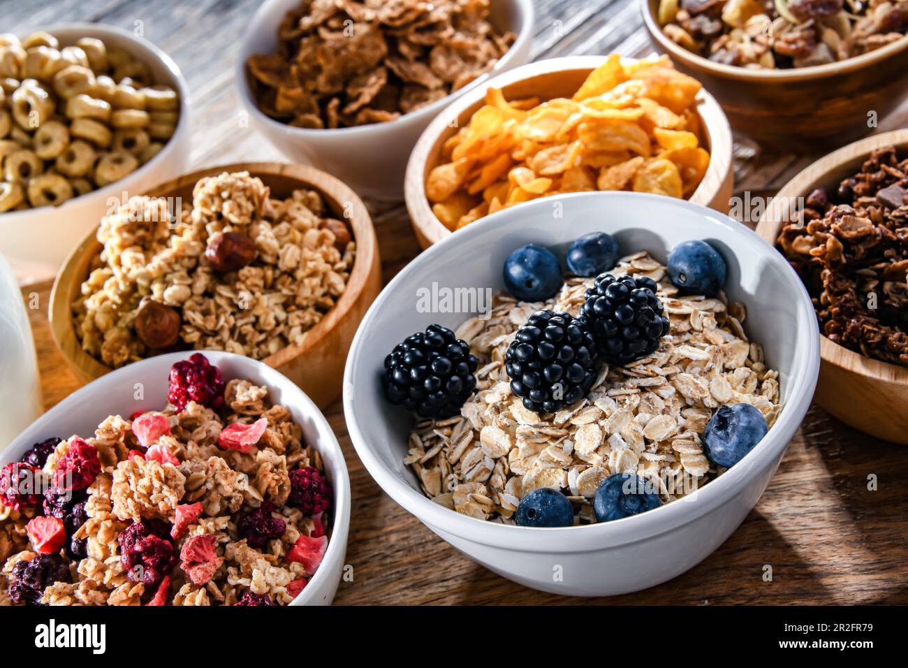 La composition avec différentes sortes de produits de céréales de petit déjeuner Banque D'Images