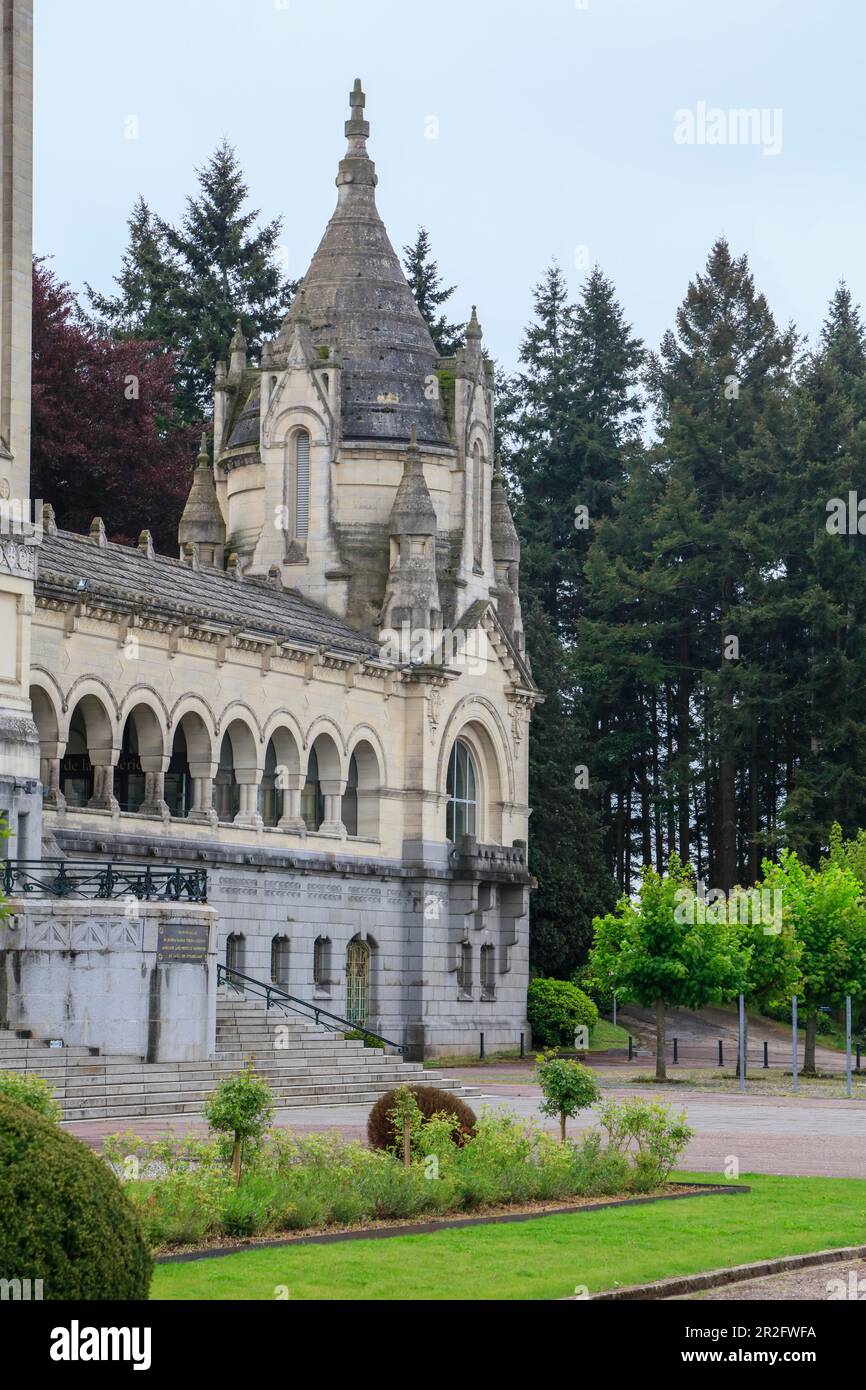 Basilique romano-byzantine Basilique Sainte-Thérèse de Lisieux, deuxième église de pèlerinage la plus importante de France, à 104 mètres de long et 97 mètres Banque D'Images