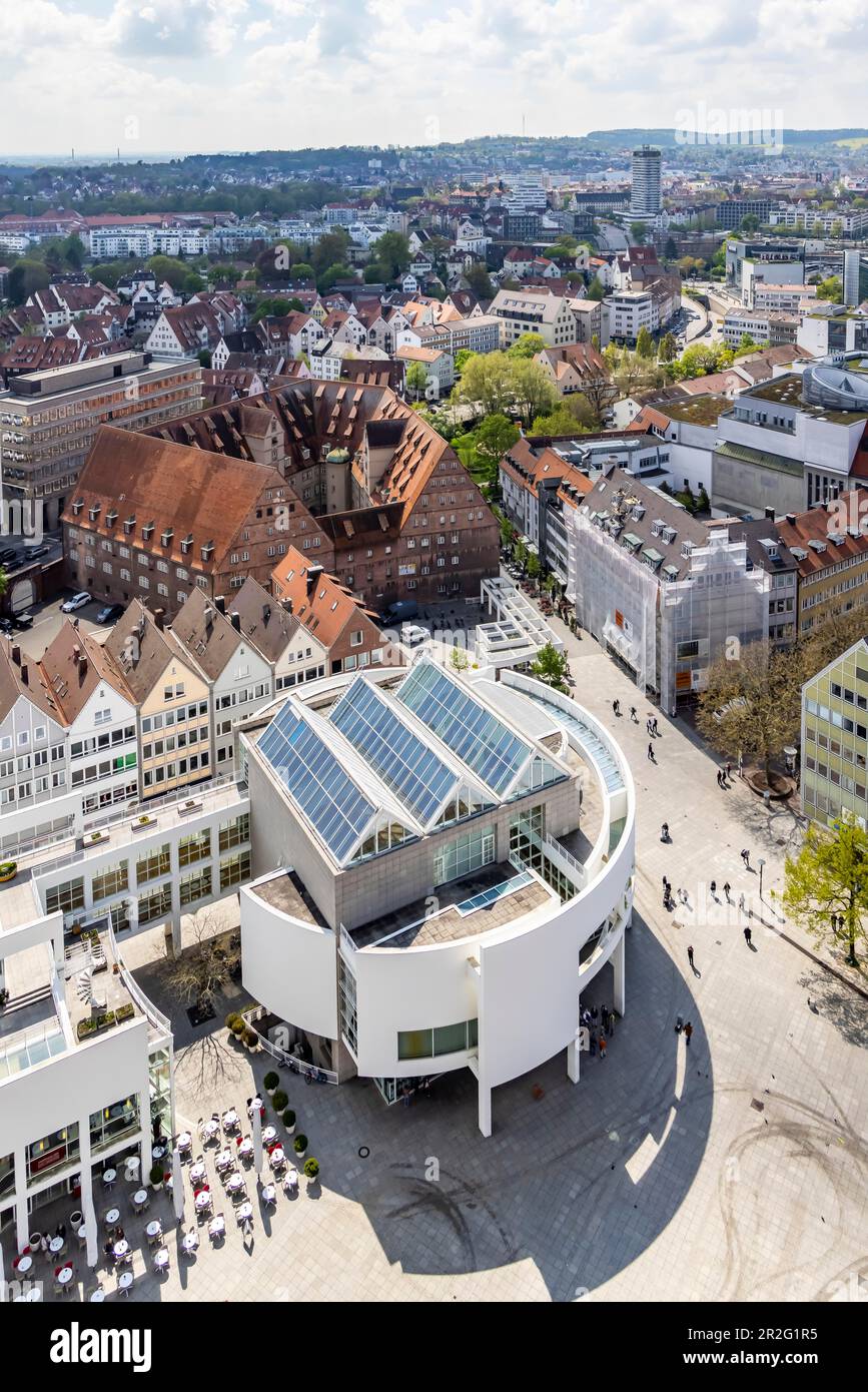 Vue sur la ville depuis la cathédrale, en premier plan la place de la cathédrale avec l'hôtel de ville, Ulm, Bade-Wurtemberg, Allemagne Banque D'Images