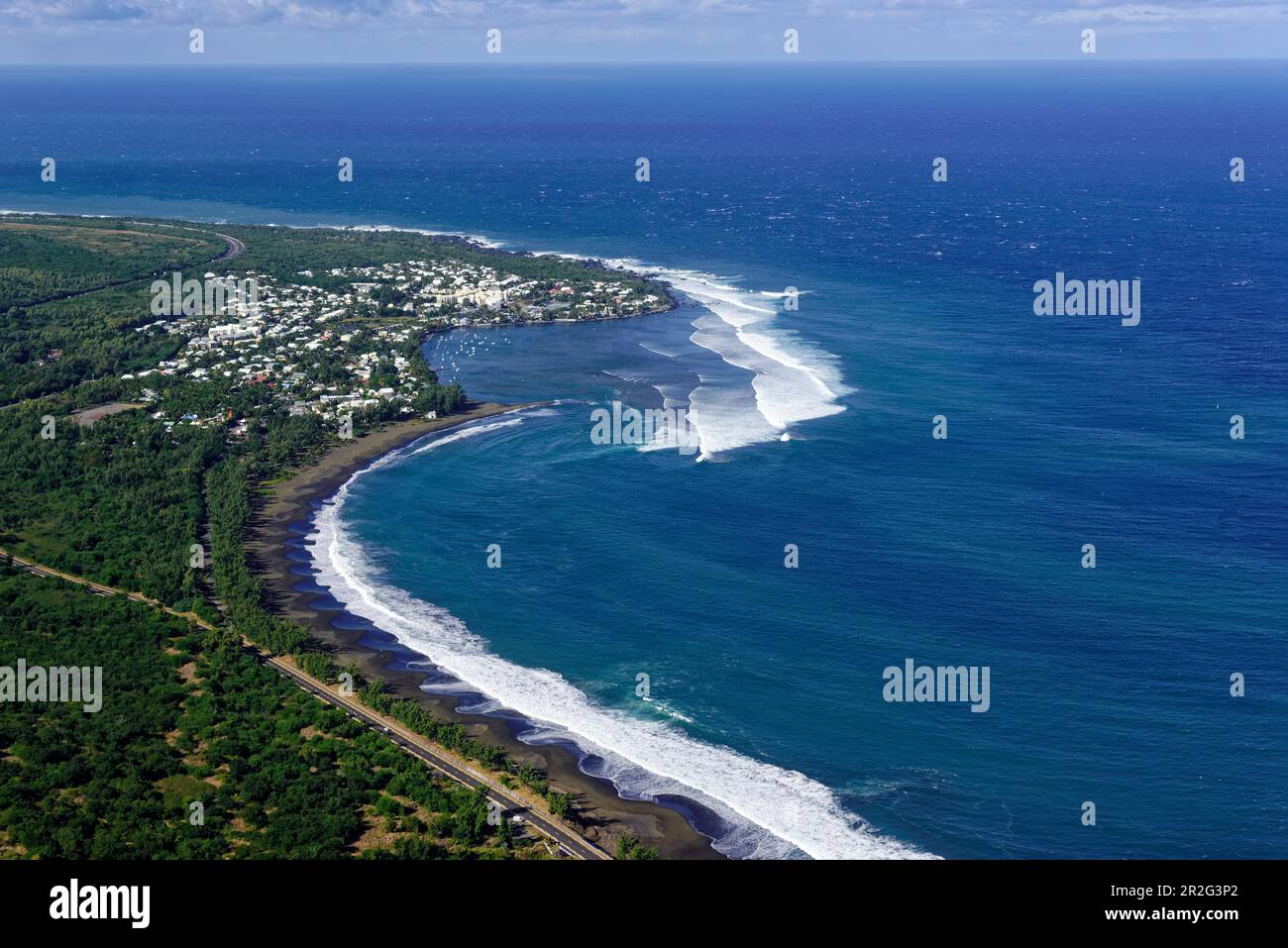 Les plages de lave noire de l'Étang-Salé les bains. Banque D'Images
