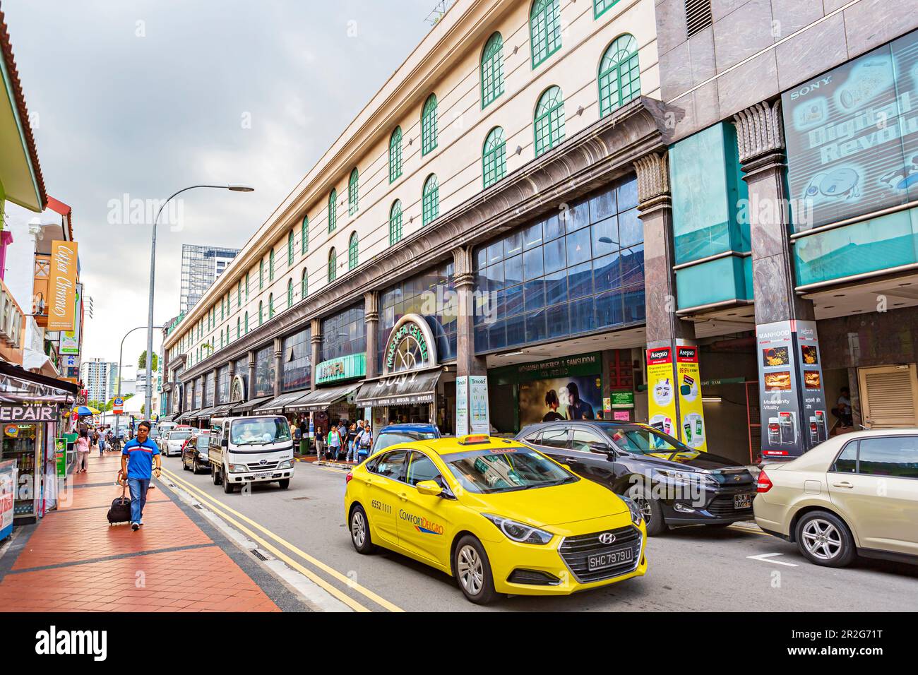 Mustafa Center, le centre commercial ouvert 24 heures sur 24 sur Syed Alwi Road, dans le quartier culturel de Little India, à Singapour Banque D'Images