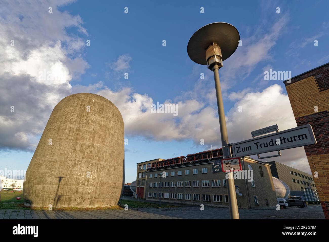 Trudelturm de l'Institut allemand de recherche pour l'aviation dans le Parc scientifique Adlershof, ville pour la science, Berlin, Allemagne Banque D'Images