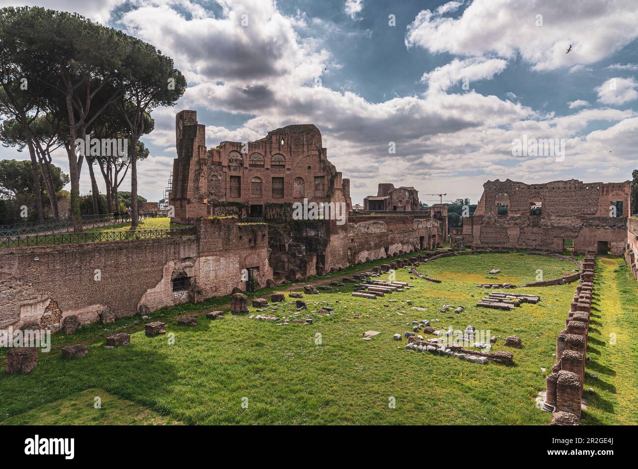 Jardin du Palais impérial de Domitian (appelé Hippodrome) sur le Mont Palatin, Rome, Latium, Italie, Europe Banque D'Images