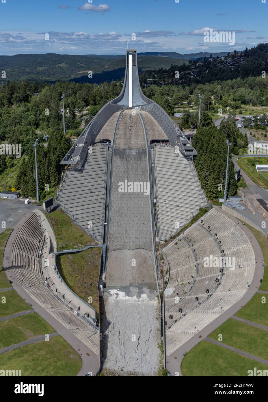 Vue imprenable sur le centre sportif nordique de Holmenkollen à Oslo, Norvège. Banque D'Images