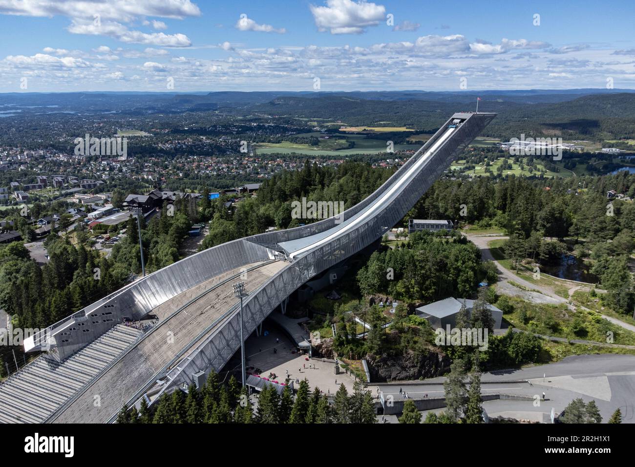 Vue imprenable sur le centre sportif nordique de Holmenkollen à Oslo, Norvège. Banque D'Images