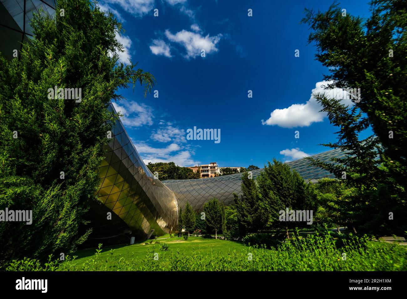 Sentier de randonnée dans le parc Rike dans le vieux Tbilissi Banque D'Images