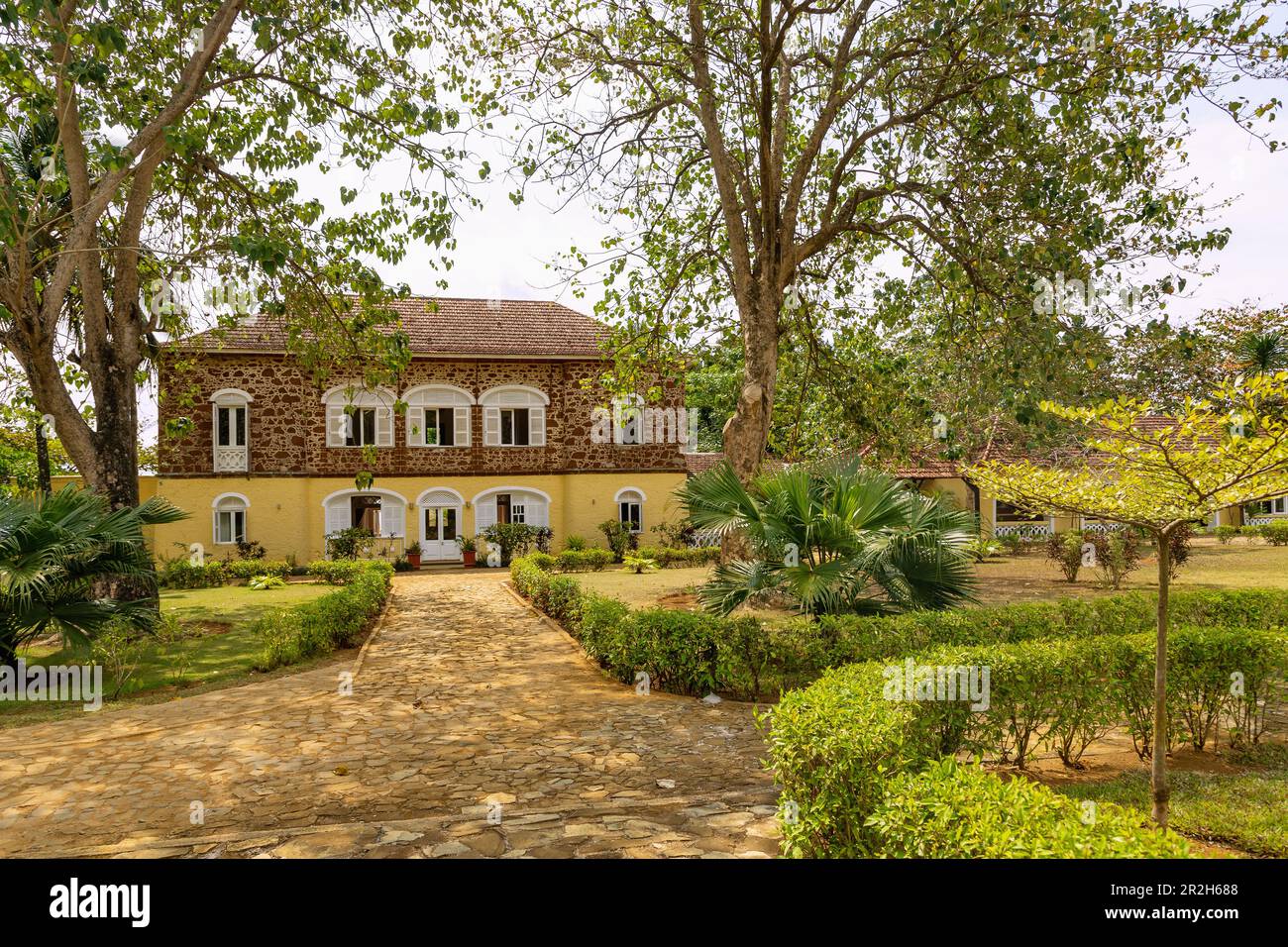 Manoir historique et jardin de l'hôtel Roça Belo Monte sur l'île de Principé en Afrique de l'Ouest Banque D'Images