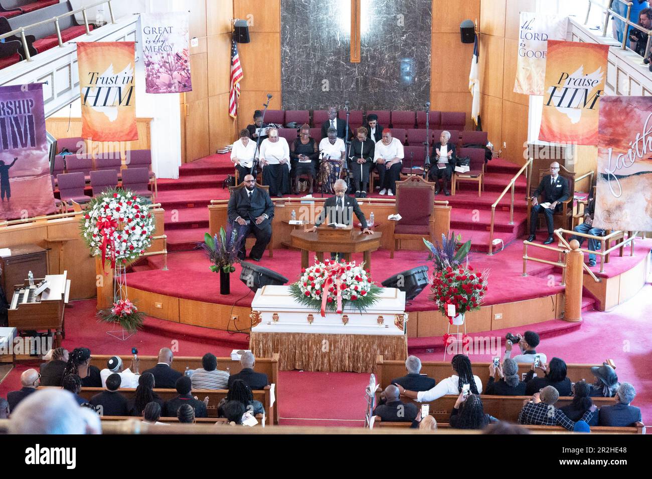 New York, New York, États-Unis. 19th mai 2023. Le rév. AL SHARPTON livre l'éloge de Jordan Neely à Mount. Église baptiste de Neboh à Harlem. Neely, un impersonateur de Michael Jackson a été étranglé à mort par Daniel Perry, le « étrangleur du métro », alors qu'il était en train de monter sur le métro. (Credit image: © Brian Branch Price/ZUMA Press Wire) USAGE ÉDITORIAL SEULEMENT! Non destiné À un usage commercial ! Crédit : ZUMA Press, Inc./Alay Live News Banque D'Images