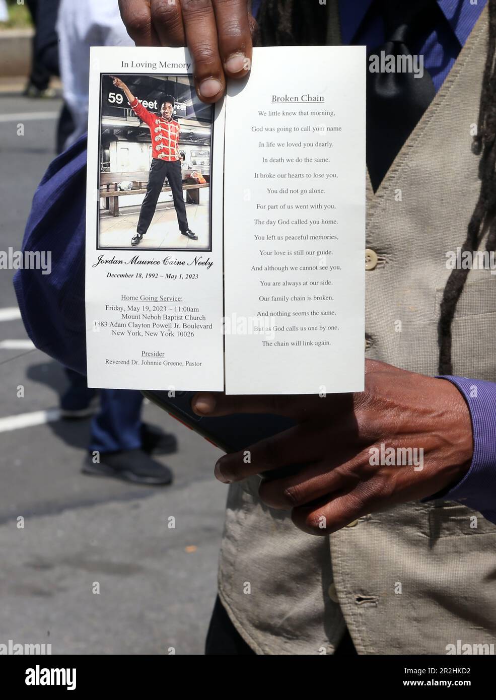 HARLEM, NY - 19 mai : les foules se rassemblent dans la ville de New York, avec la famille, les amis et d'autres sont venus rendre hommage à l'ancien Performer de New York, Jordan Maurice Caine Neely, alors qu'il était élulogolisé par le révérend Al Sharpton, président et PDG, Réseau national d'action à l'église baptiste du mont Neboh, sur 19 mai 2023, à Harlem, New York. Son meurtre d'étouffement par l'ancien Marine Daniel Penny a conduit à une situation tendue entre la population et les citoyens sur l'utilisation de la force mortelle par le citoyen moyen. Chris Moore/MediaPunch crédit: MediaPunch Inc/Alamy Live News Banque D'Images