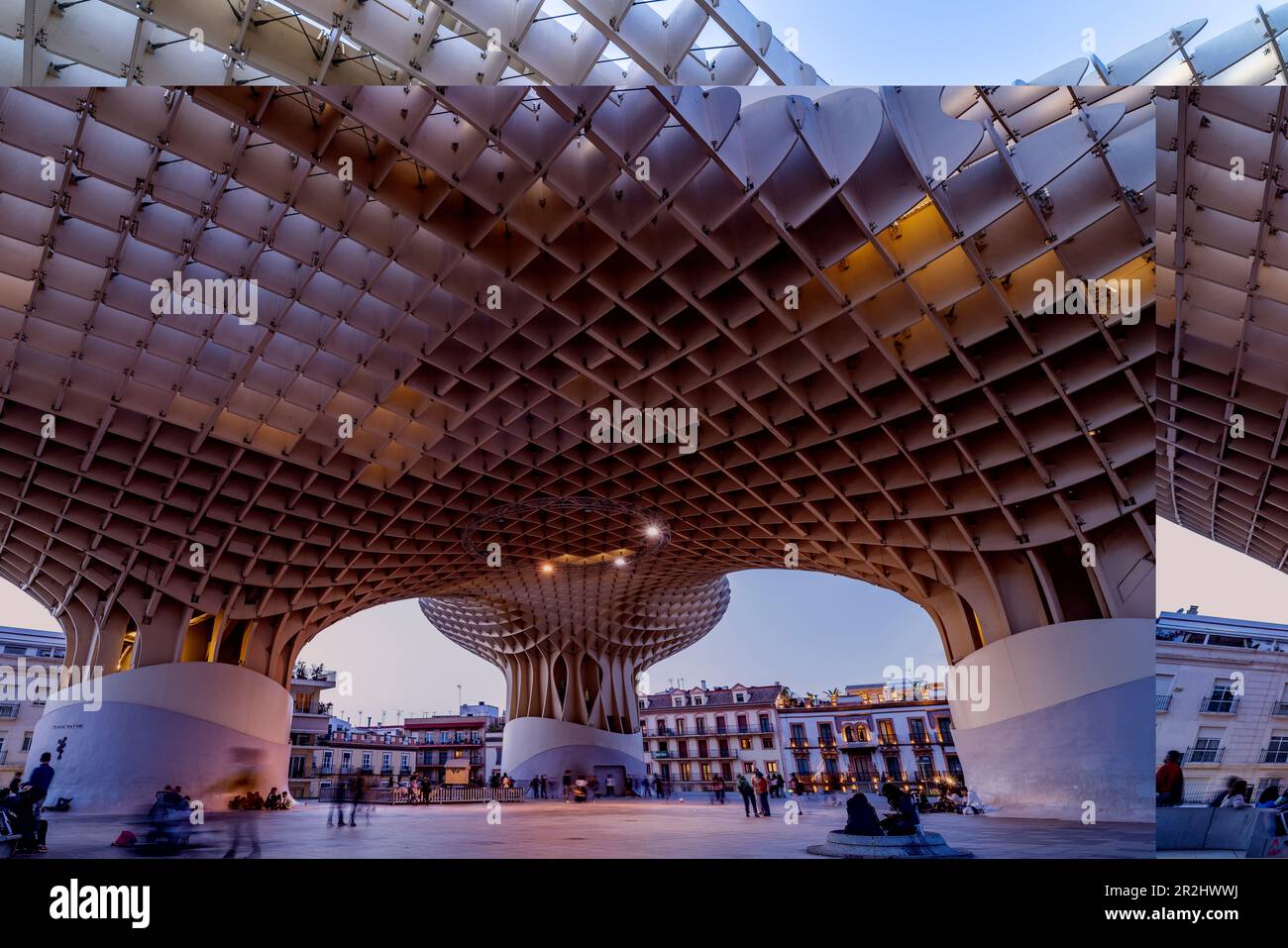La structure futuriste en bois et terrasse d'observation Metropol parasol sur la Plaza de la Encarnación au crépuscule, Séville, Andalousie, Espagne Banque D'Images