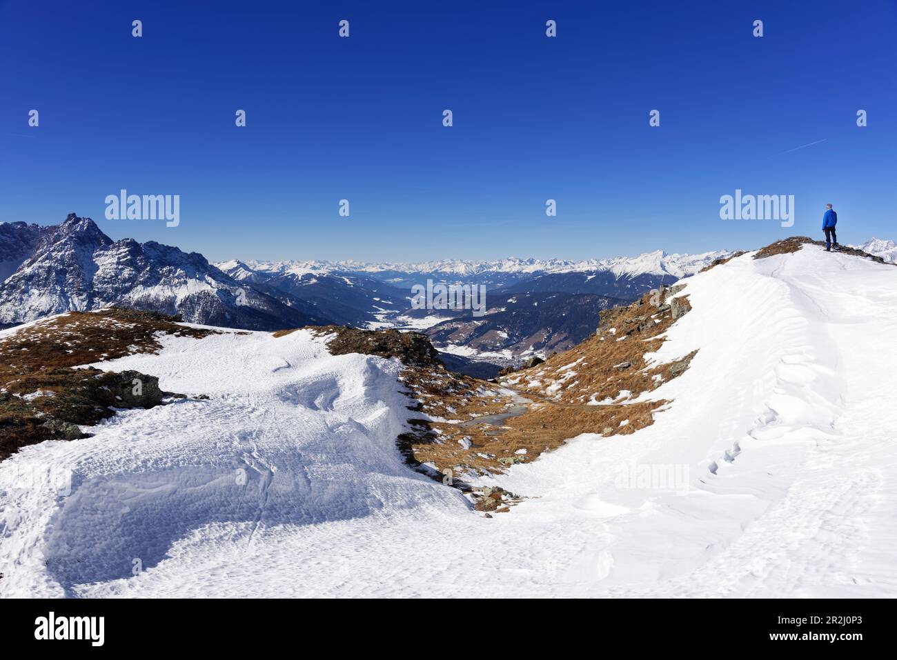 Sur la crête de Carnic, au-dessus de la vallée de Puster, Tyrol du Sud, Italie Banque D'Images