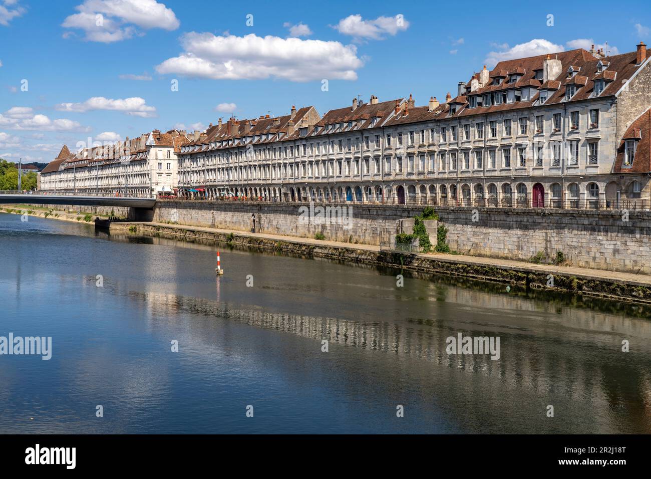 Le Doubs et le Quai Vauban à Besançon, Bourgogne-Franche-Comté, France, Europe Banque D'Images