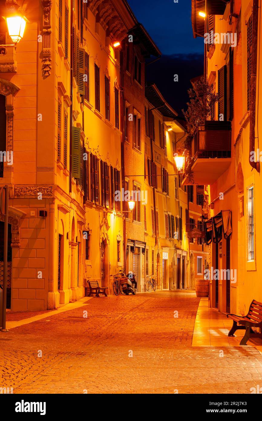 Ambiance nocturne à Salò, Lac de Garde, Italie, Europe Banque D'Images