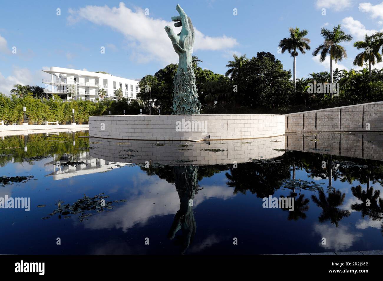 The Sculpture of Love and Anguish, la pièce maîtresse du Mémorial juif de l'Holocauste, par Kenneth Treister, Miami Beach, Miami, Floride Banque D'Images