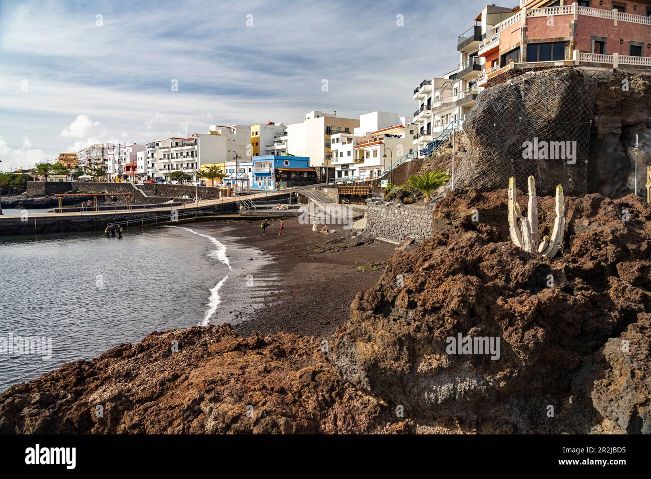 Sur la plage de lave noire à la Restinga, El Hierro, îles Canaries, Espagne Banque D'Images