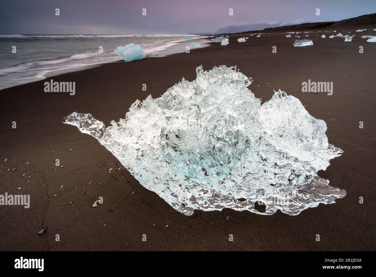 Morceaux de glace sur la côte de l'Islande. Banque D'Images