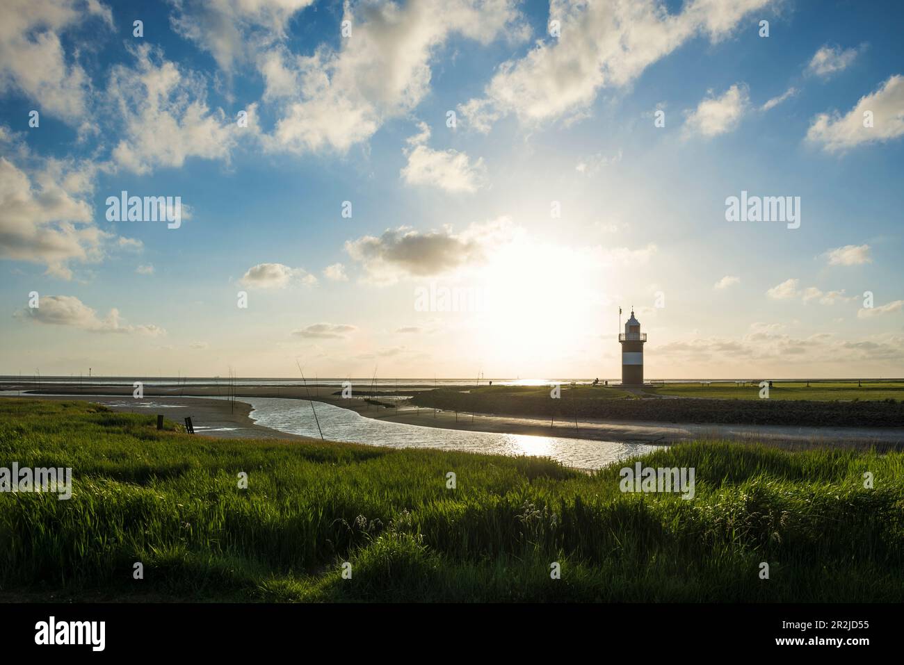 Phare noir et blanc, phare Kleiner Preusse, Wremen, Mer des Wadden, Mer du Nord, Basse-Saxe, Allemagne Banque D'Images