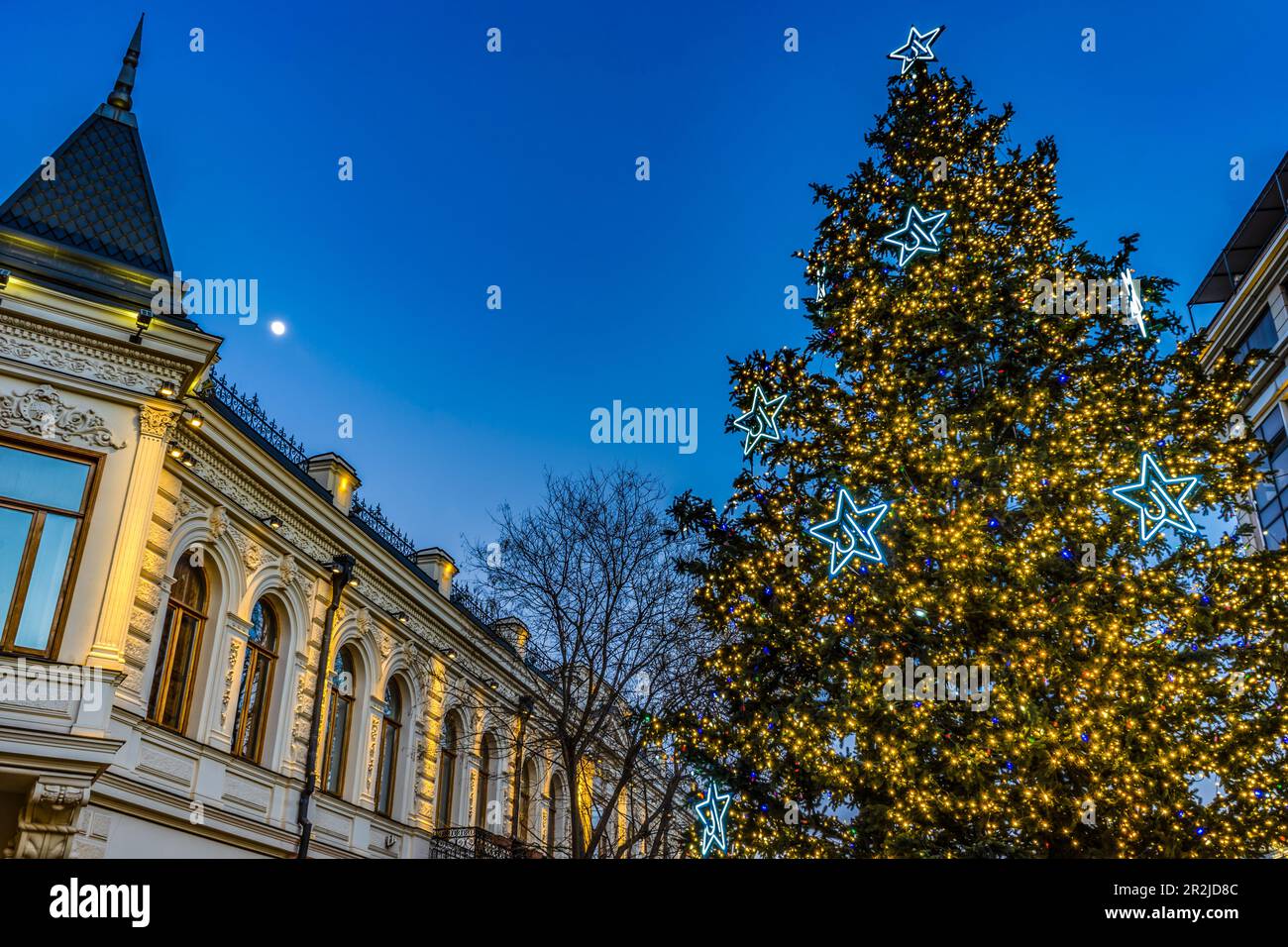Illuminations de Noël du vieux Tbilissi dans la soirée Banque D'Images