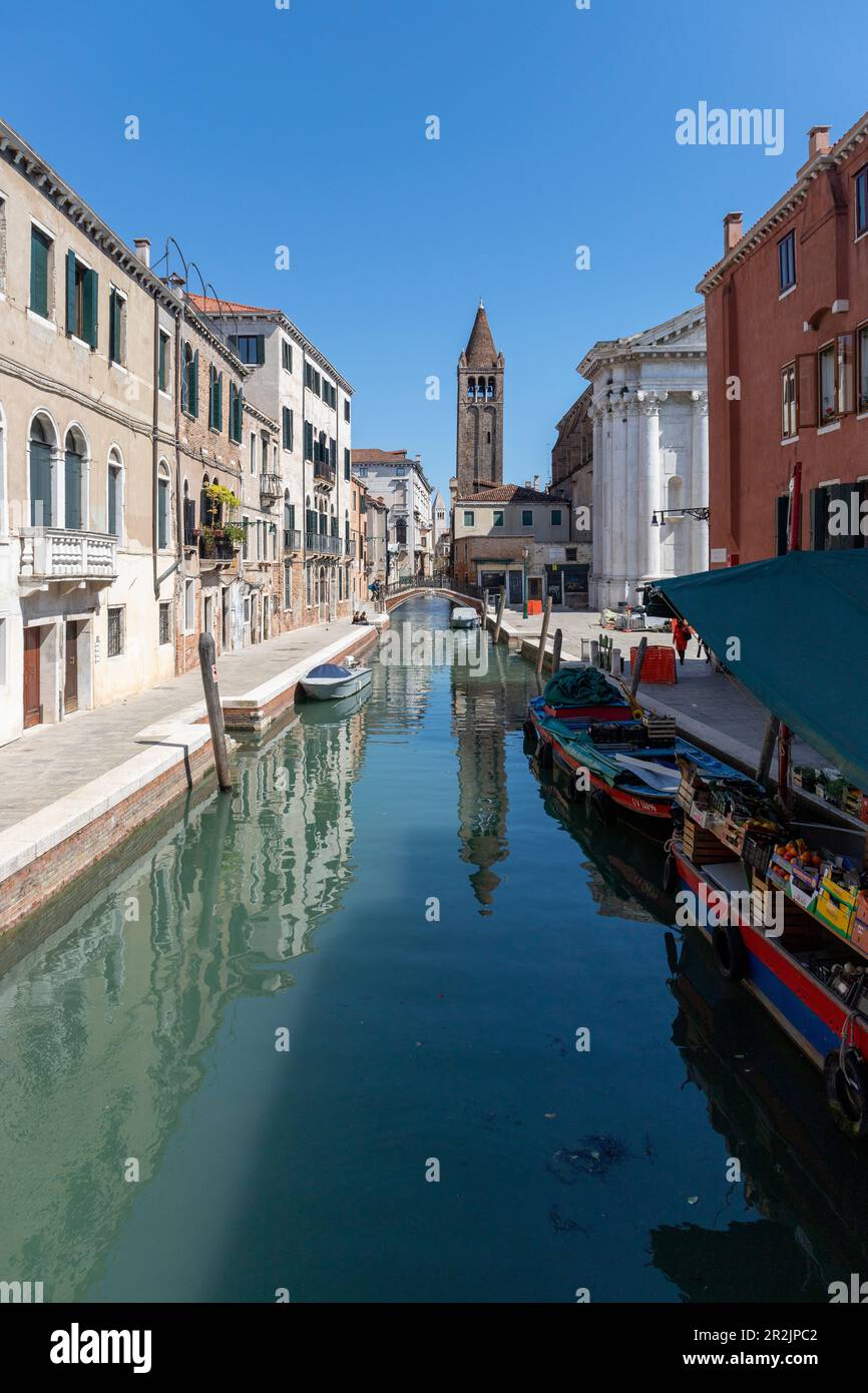 Rio San Barnaba. Venise, Vénétie, Italie Banque D'Images