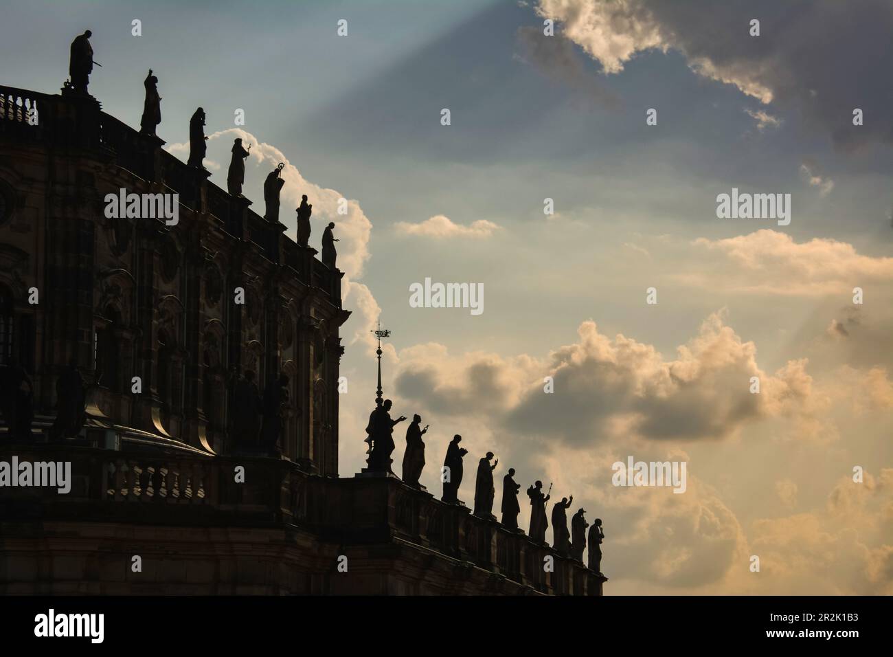 Silhouettes de la cathédrale de Dresde au coucher du soleil Banque D'Images