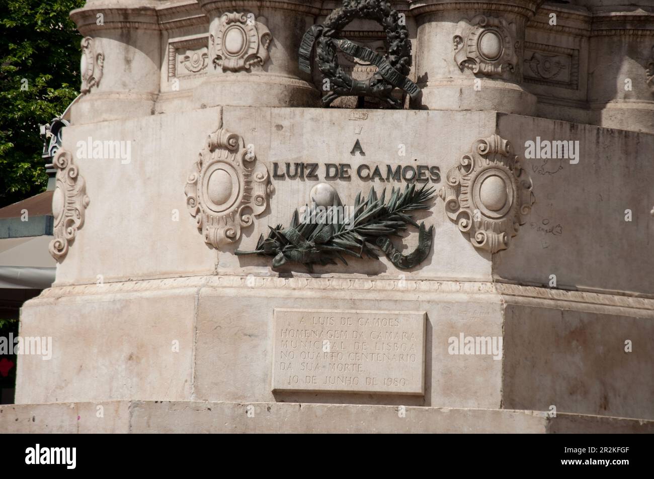 Base de la statue de Luiz de Camoes, Largo de Camoes, Lisbonne, Portugal Banque D'Images