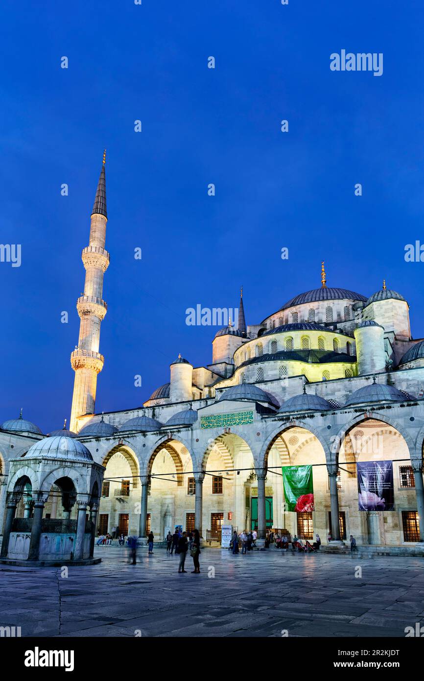 Istanbul Turquie. La Mosquée bleue au coucher du soleil Banque D'Images