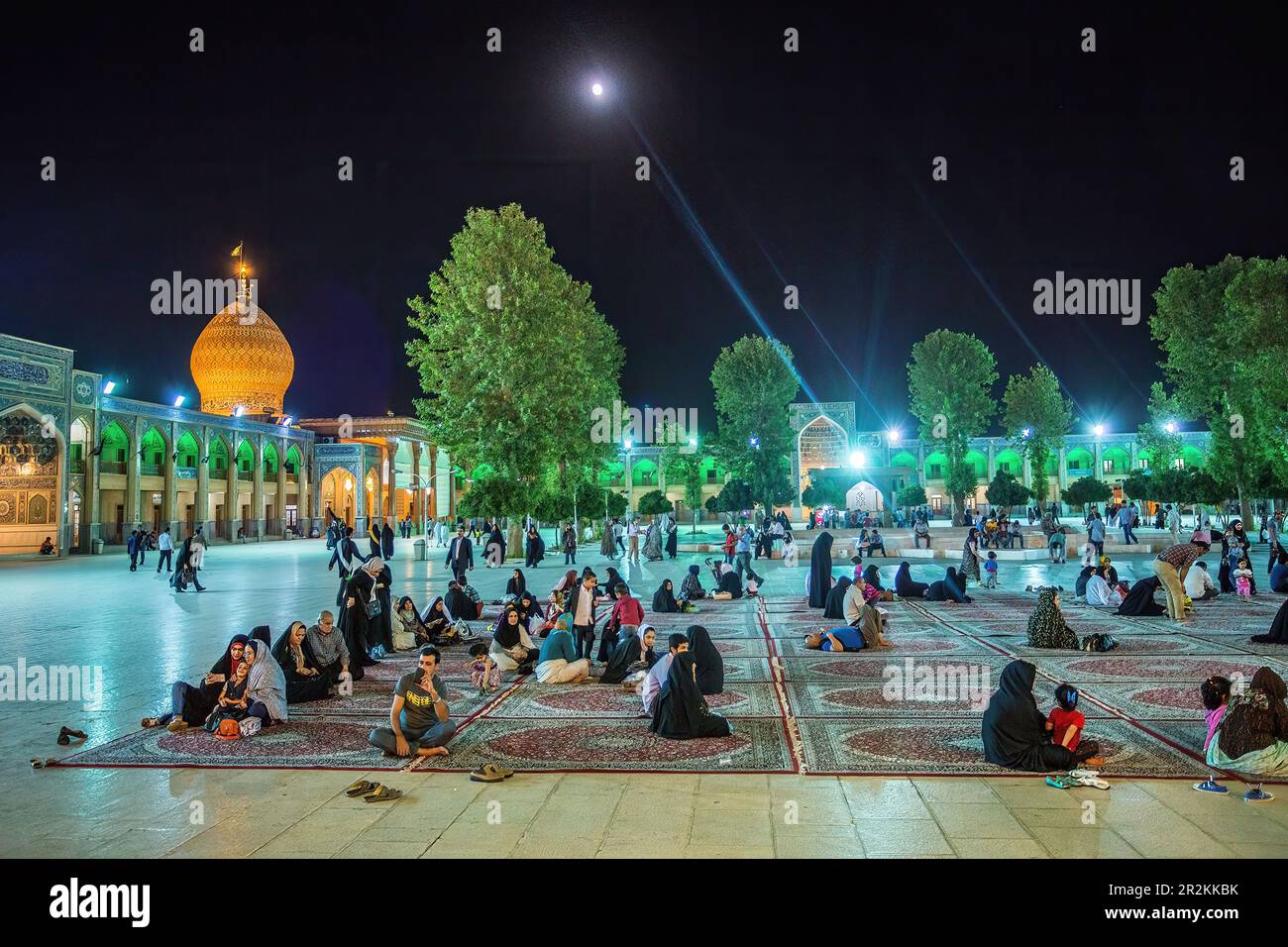 Pleine lune sur Shah Cheragh Banque D'Images