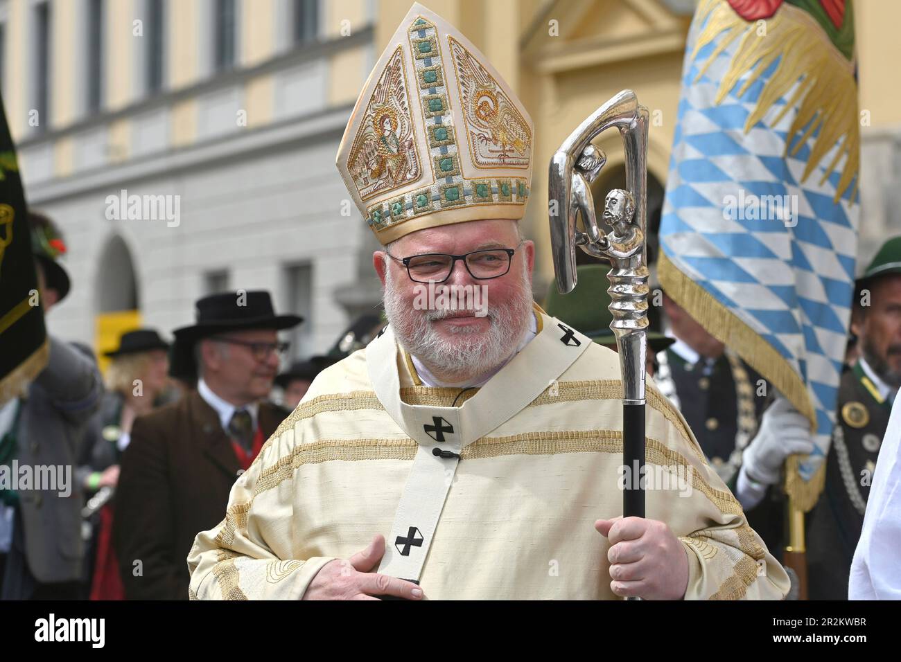 Munich, Allemagne. 20th mai 2023. Cardinal Reinhard MARX avec withra. Mariage d'église du prince Louis de Bavière et de Sophie-Alexandra Eveking dans le Theatinerkirche à Munich sur 20 mai 2023. ? Credit: dpa Picture Alliance/Alay Live News Banque D'Images