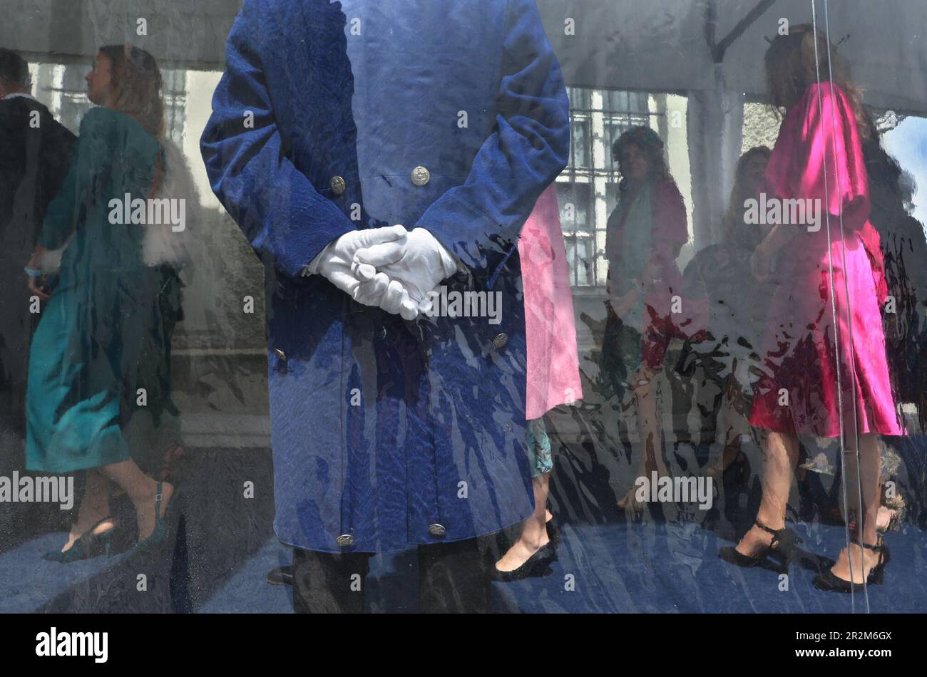 Munich, Allemagne. 20th mai 2023. Les invités arrivent au palais de Nymphenburg pour une réception après le mariage de l'église du prince Ludwig de Bavière et de sa mariée Sophie-Alexandra. Credit: Karl-Josef Hildenbrand/dpa/Alay Live News Banque D'Images