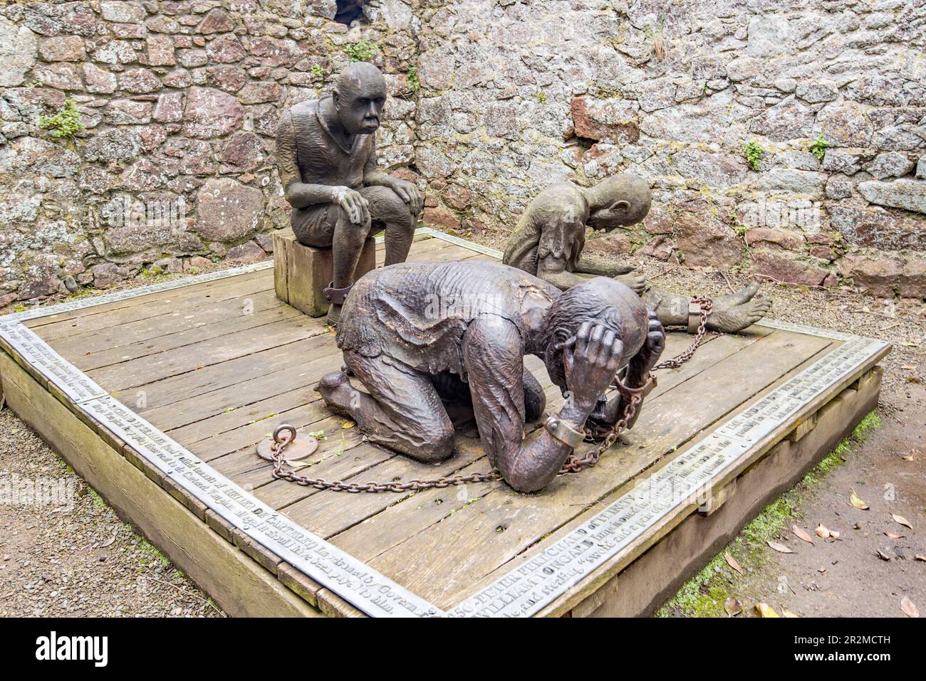 Sculpture de prisonniers au château du Mont Orgueil, Gorey, Jersey, îles Anglo-Normandes. Banque D'Images