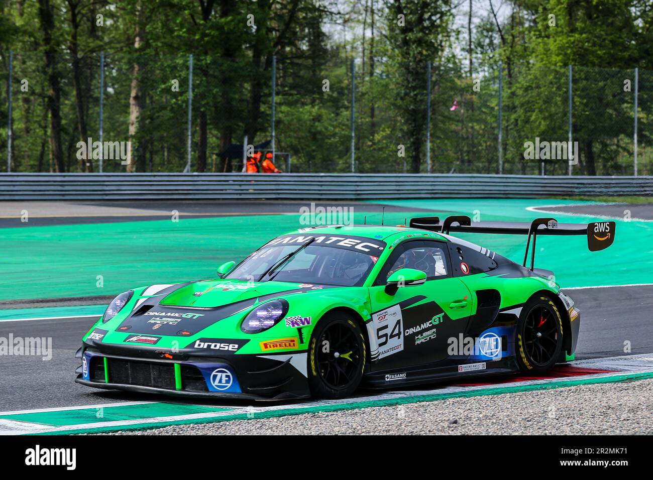 Porsche 911 GT3 R (992) Team Dinamic GT Huber course de Christian Engelhart, Ayhancan Guven et Sven Muller conduit pendant le Fanatec GT World Challenge Europe Monza à Autodromo Nazionale Monza à Monza. (Photo de Fabrizio Carabelli / SOPA Images / Sipa USA) Banque D'Images