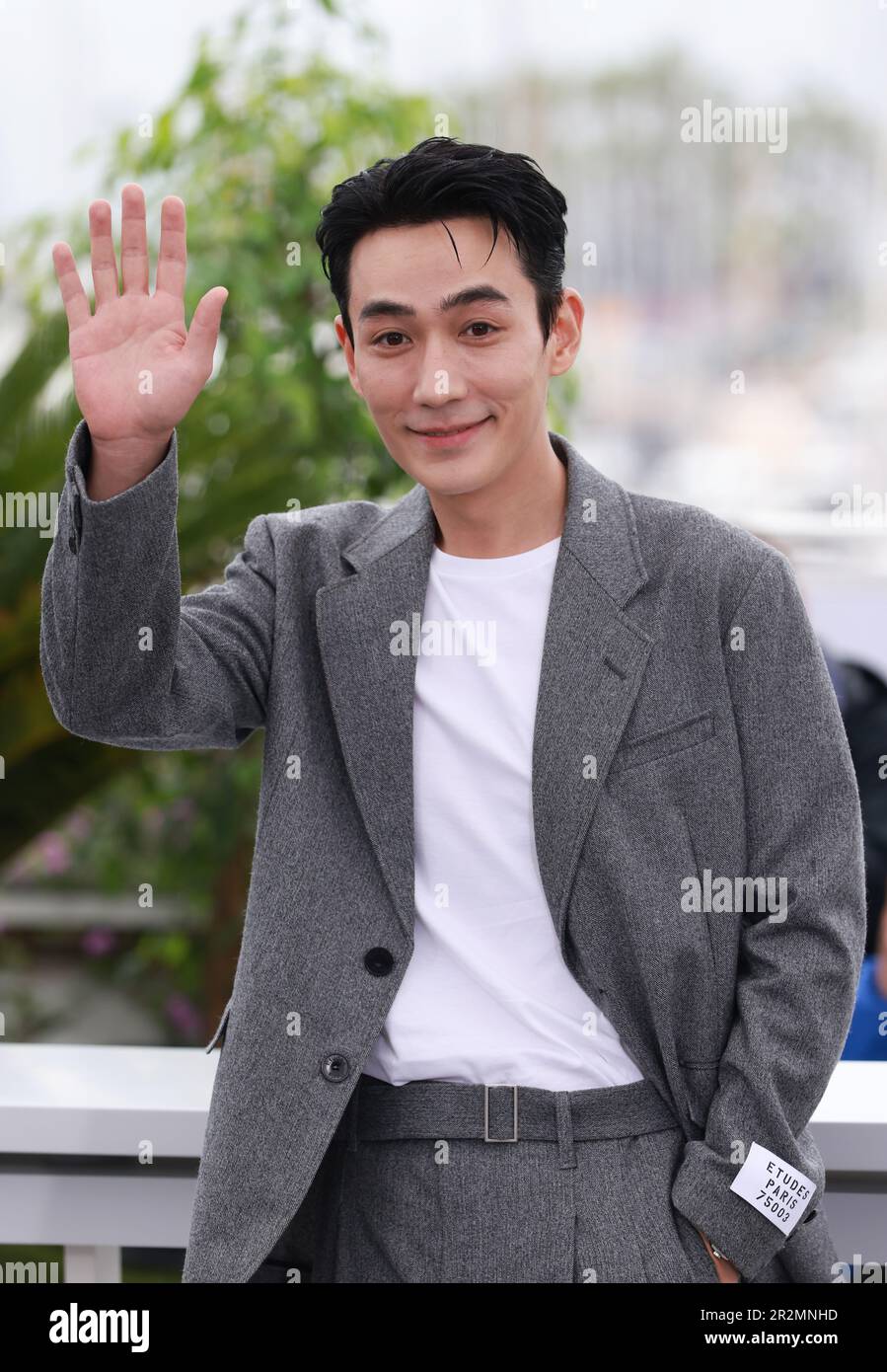 Cannes, France. 20th mai 2023. L'acteur chinois Zhu Yilong pose lors d'une séance photo pour le film 'He bian de CuO Wu' (seul le fleuve coule) en compétition pour la catégorie un certain regard à l'édition 76th du Festival de Cannes, dans le sud de la France, sur 20 mai 2023. Credit: Gao Jing/Xinhua/Alamy Live News Banque D'Images